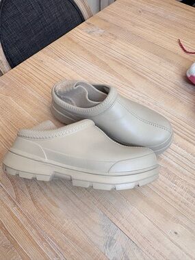 UGG Women's Slip-On Clog in Light Beige